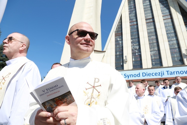 Inauguracja synodu. Nabożeństwo i procesja