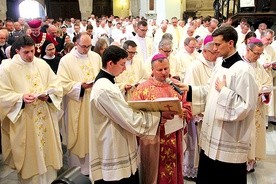 Wezwani na synod złożyli uroczyście wyznanie wiary  i przysięgę wierności nauczaniu Kościoła katolickiego wobec biskupa tarnowskiego Andrzeja Jeża. 