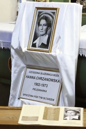 Fragment ołtarza w kościele św. Mikołaja, pod którym pochowana jest Hanna Chrzanowska.