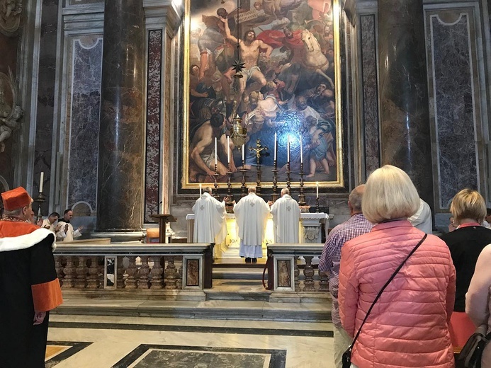 Msza św. przy grobie Jana Pawła II