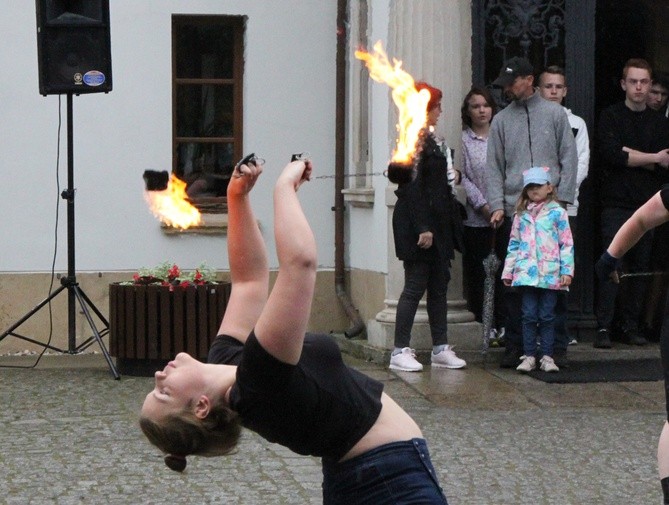 Misterium paschalne i Dzień Otwartych Drzwi w Krzyżowicach