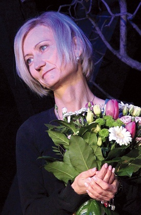 Kinga Kaszewska-Brawer jest aktorką Teatru Lubuskiego w Zielonej Górze.