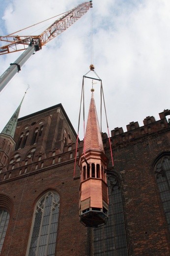 Sygnaturka wróciła na dach bazyliki Mariackiej w Gdańsku
