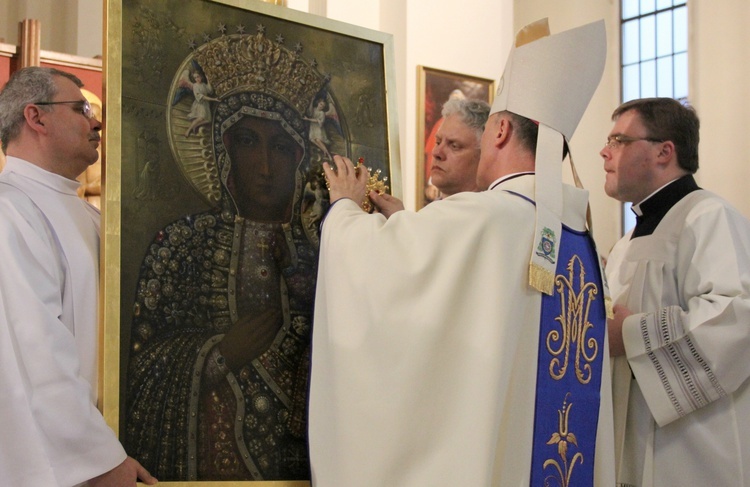 Peregrynacja i koronacja w Marysinie Wawerskim