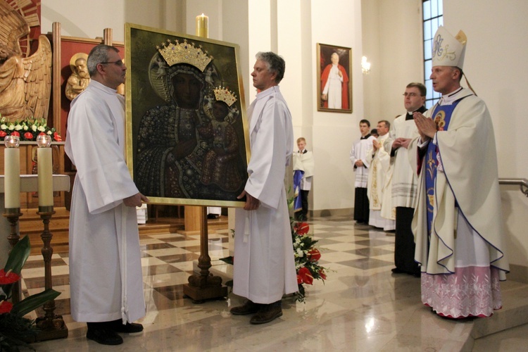 Peregrynacja i koronacja w Marysinie Wawerskim