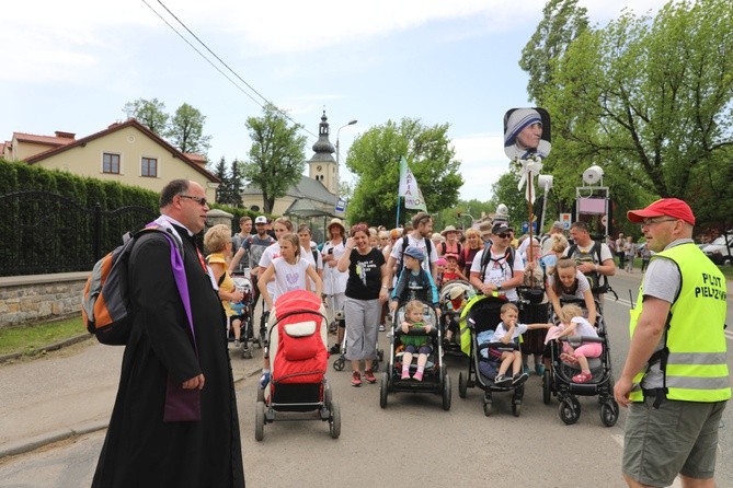 6. pielgrzymka do Bożego Miłosierdzia wyruszyła z Hałcnowa