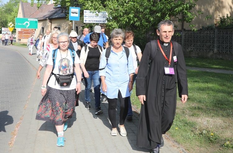 Pielgrzymi z Cieszyna w drodze do Łagiewnik - 2018