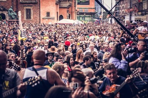 Gitarowy rekord Guinnessa pobity. Pomogli franciszkanie!