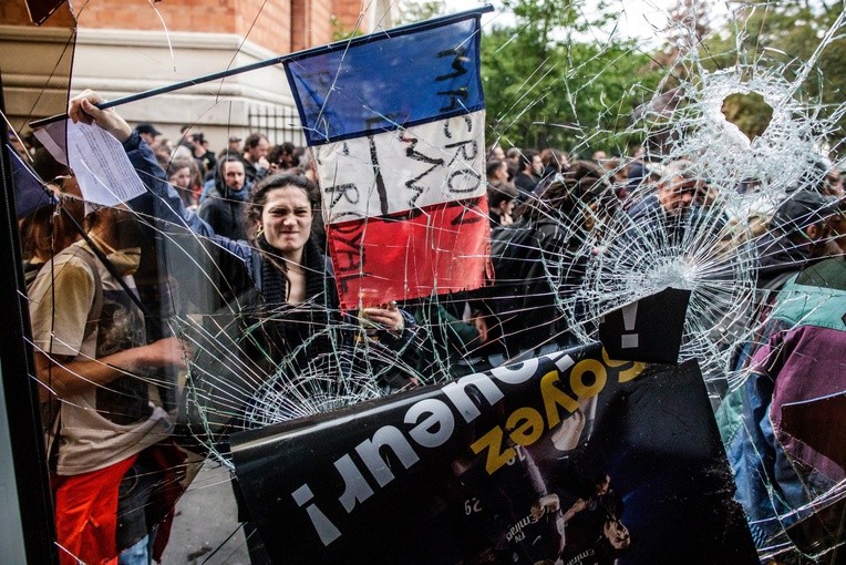 W Paryżu aresztowano prawie 200. zamaskowanych demonstrantów