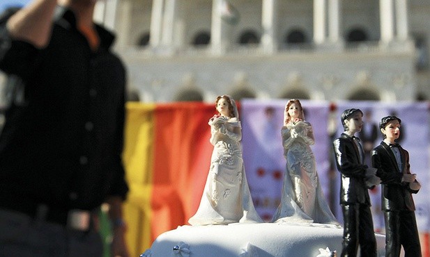 Prawo zawierania „małżeństw” jednopłciowych obowiązuje w Portugalii od 2010 r. Od 2 lat takie pary mogą adoptować dzieci.