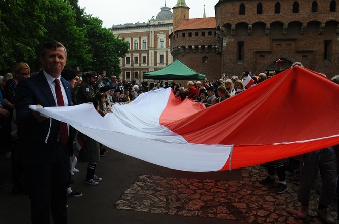 Bicie rekordu długości flagi narodowej Kraków 2018 - cz. 1