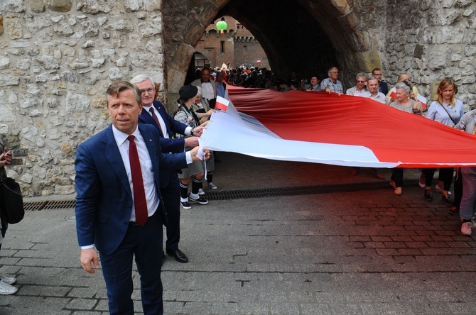 Bicie rekordu długości flagi narodowej Kraków 2018 - cz. 1