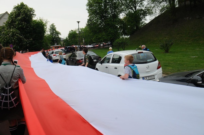 Bicie rekordu długości flagi narodowej Kraków 2018 - cz. 1