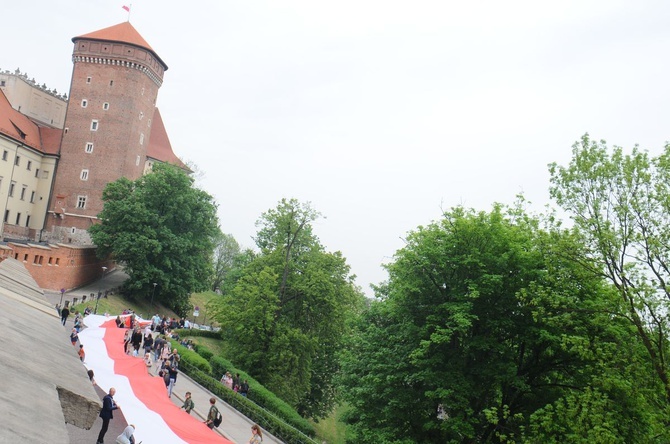 Bicie rekordu długości flagi narodowej Kraków 2018 - cz. 1