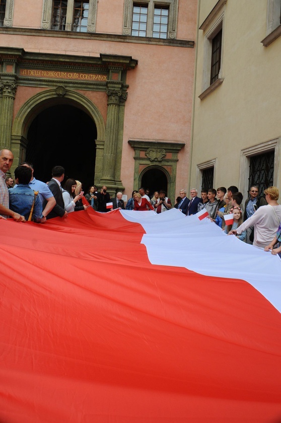 Bicie rekordu długości flagi narodowej Kraków 2018 - cz. 1