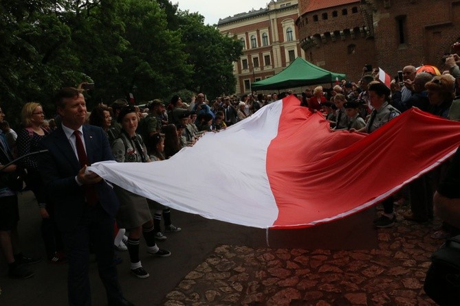 Bicie rekordu długości flagi narodowej Kraków 2018 - cz. 2