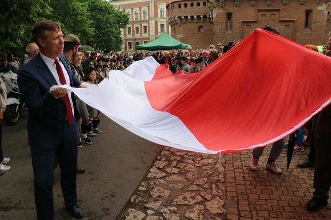 Bicie rekordu długości flagi narodowej Kraków 2018 - cz. 2