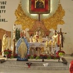 Poświęcenie witraża św. Faustyny w kościele w Nidku