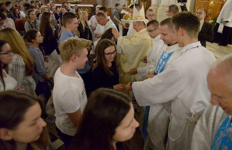 Eucharystię zakończyło osobiste błogosławieństwo przez nałożenie rąk