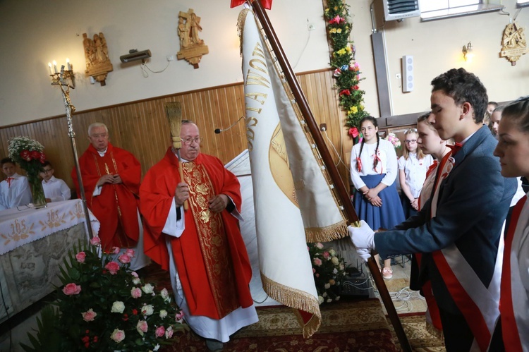 Sztandar dla szkoły w Żbikowicach