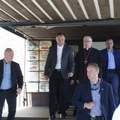 Prezydent i arcybiskup modlili się z rodzinami górników z Zofiówki