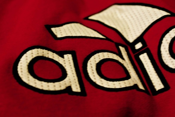 Firma Adidas wycofała ze sprzedaży produkt z symboliką ZSRR