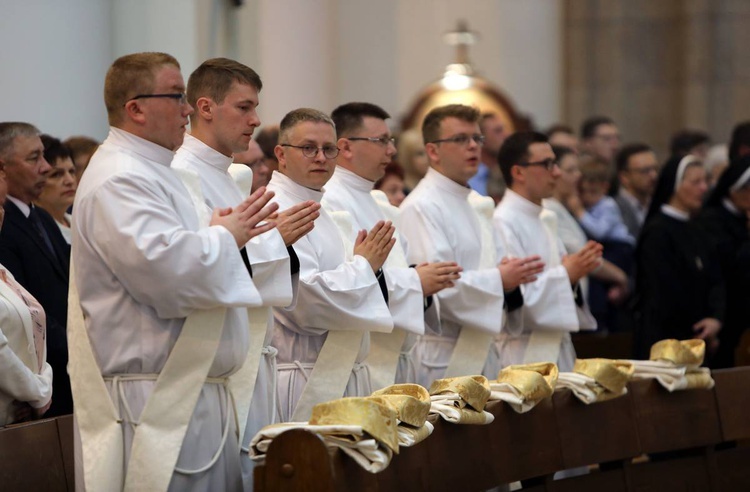 Święcenia kapłańskie w katowickiej katedrze cz.1