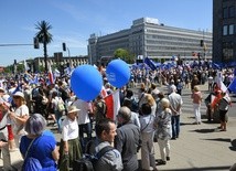 Ulicami Warszawy przeszedł "Marsz Wolności" PO, Nowoczesnej i KOD 