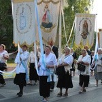 Procesja z figurą Matki Bożej Fatimskiej ulicami Gorzowa Wlkp.