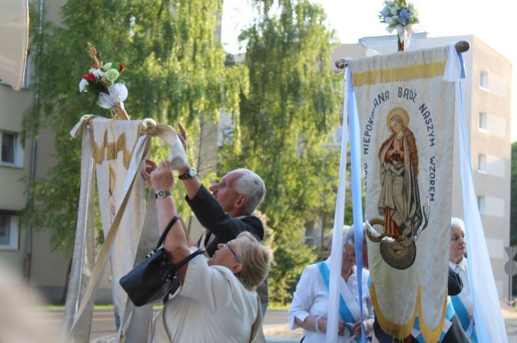 Procesja z figurą Matki Bożej Fatimskiej ulicami Gorzowa Wlkp.