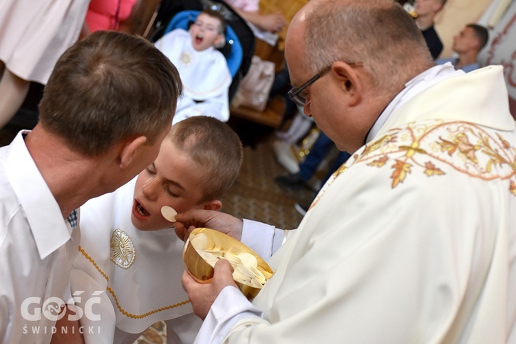 Pierwsza Komunia św. dzieci z Zespołu Szkół Specjalnych w Świdnicy.