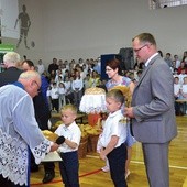 Zapalenie światła, przekazanie chlebków pokoju i modlitwa zainaugurowały festiwal.