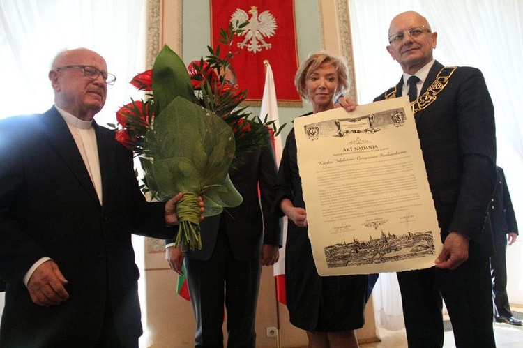 Nadanie tytułu Honorowego Obywatela Lublina ks. infułatowi Grzegorzowi Pawłowskiemu