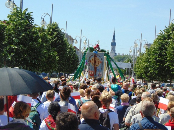 Wejście pielgrzymki z Łowicza na Jasną Górę - cz. 2