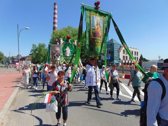 Wejście pielgrzymki z Łowicza na Jasną Górę - cz. 2