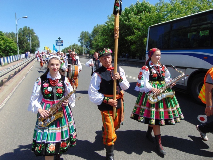 Wejście pielgrzymki z Łowicza na Jasną Górę - cz. 2