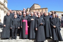 Lubelscy kapłani uczestniczący w rekolekcjach z abp K. Krajewskim