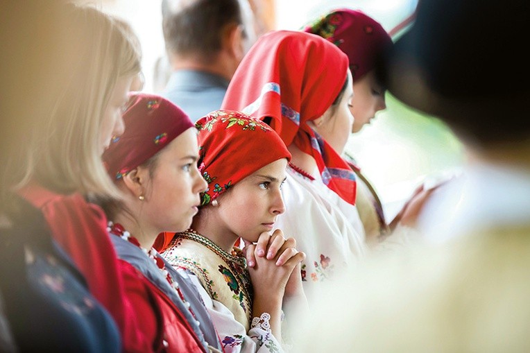 Czangowie (węgierska grupa etniczna żyjąca w Transylwanii) na swojej tradycyjnej pielgrzymce na Zesłanie Ducha Świętego.
20.05.2018 Ghimes-Faget, Rumunia