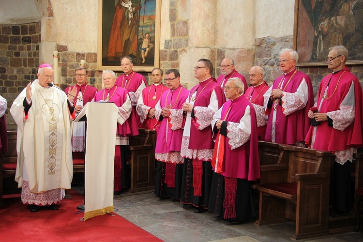 Wprowadzenie kanoników do Archikolegiackiej Kapituły Łęczyckiej