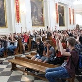 Gimnazjaliści na Świętym Krzyżu 