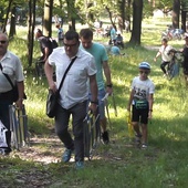 Pielgrzymi wypełniają Kalwarię Piekarską 