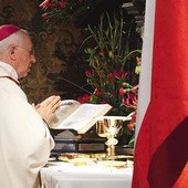 	Głównym celebransem Eucharystii był ordynariusz łowicki.