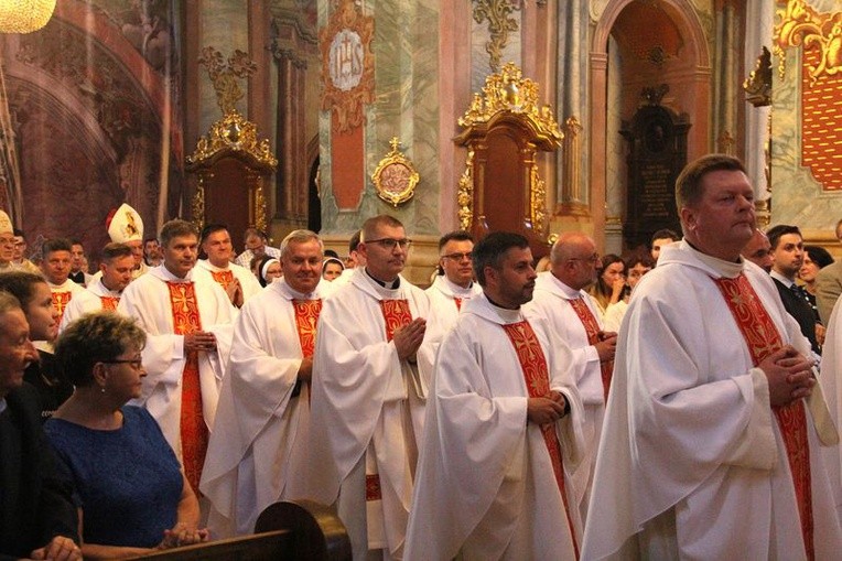 W uroczystej Mszy św. wzięli także udział kapłani wyświęceni w diecezji zamojsko - lubaczowskiej
