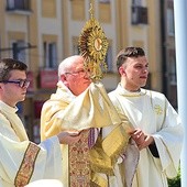 – Chrystus wchodzi w nasz świat. On przychodzi po to, aby uczestniczyć w naszym życiu – podkreślał metropolita.