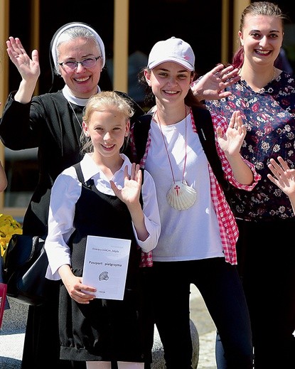 Siostra Kamila  Leszczyńska oprowadzała uczestników  po olsztyńskim Dziecięcym Szlaku św. Jakuba.