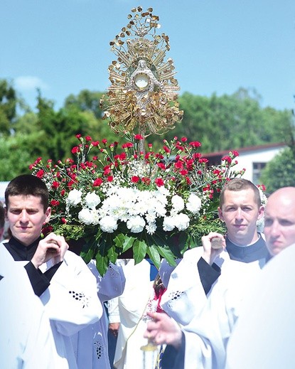 Po Mszy św. odbyła się tradycyjna procesja eucharystyczna.