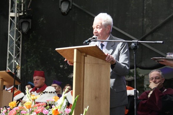 Prof. Stefan Sawicki w 2015 r. został odznaczony przez papieża medalem Pro Ecclesia et Pontifice