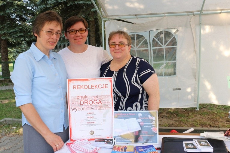 Do udziału w dniach skupienia zapraszają siostry (od lewej): Donata Majka, Joanna Wojtasiewicz i Małgorzata Ryszka