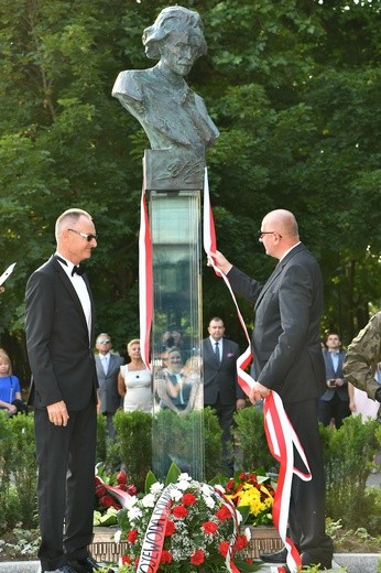 W hołdzie wielkiemu Polakowi