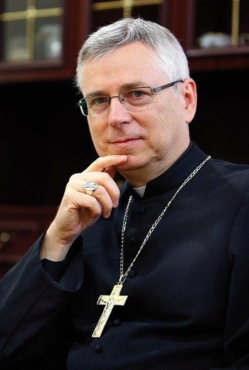 Wrocławski biskup pomocniczy Andrzej Siemieniewski  jest duchowym  patronem polskiej edycji telewizji EWTN.